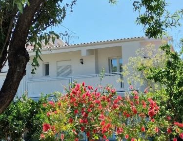 Apartment with Garden View