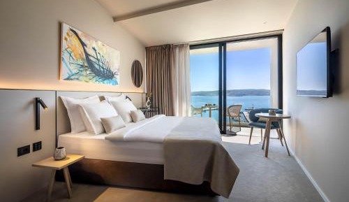 Younique Suite with Sea View Balcony