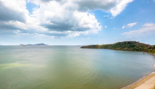 Deluxe, Guest room, 1 King, Ocean view, Balcony