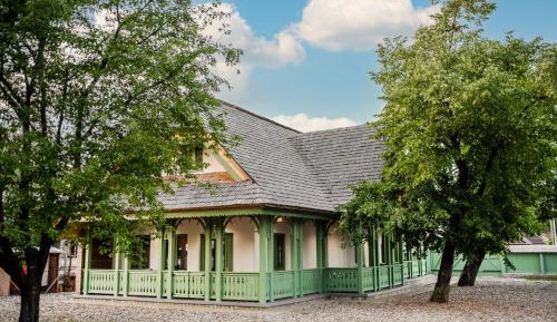 Three-Bedroom Townhouse