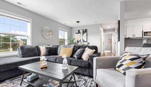 Three-Bedroom Apartment with Balcony