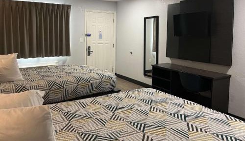 Queen Room with Two Queen Beds - Smoking
