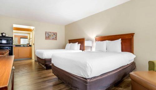 Queen Room with Two Queen Beds - Smoking