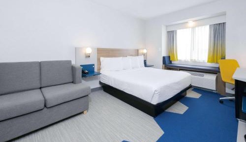 Queen Room - Hearing Accessible/Non-Smoking