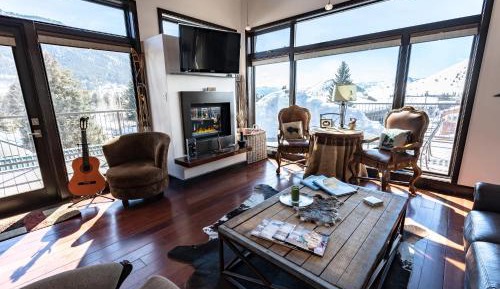 Two-Bedroom Deluxe Apartment