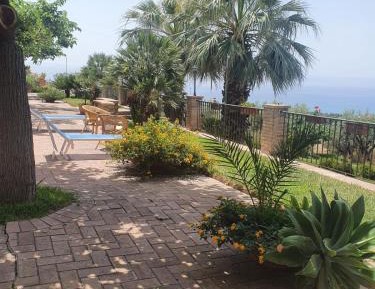 Deluxe Two-Bedroom Apartment with Garden View