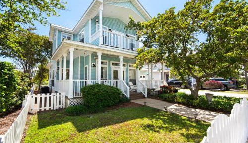 Four-Bedroom Holiday Home