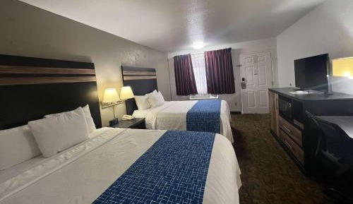 Queen Room with Two Queen Beds - Non-Smoking