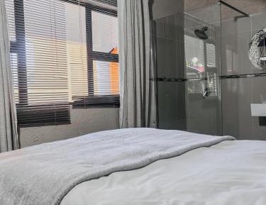 Deluxe Double Room with Shower
