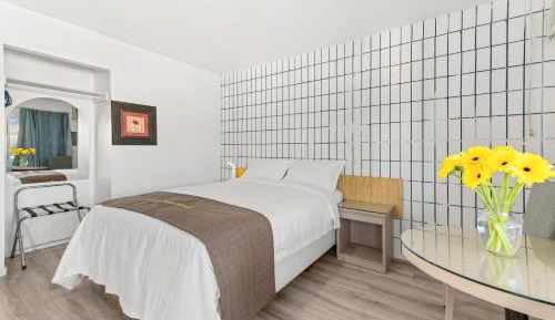 One Bedroom Suite-Two beds-Full Kitchen