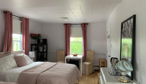 Deluxe Queen Suite