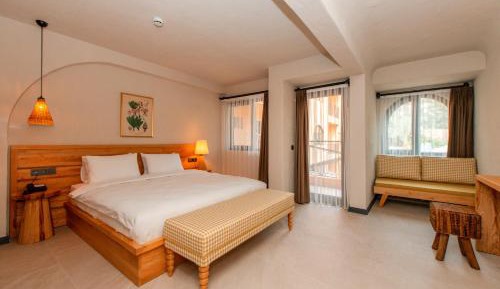 Deluxe Double Room with Pool View