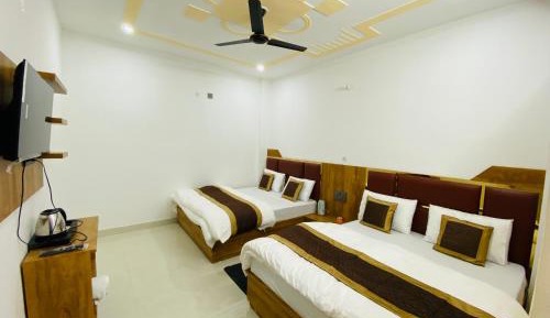 Family Room with Mountain View