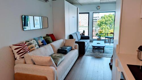 Deluxe Studio