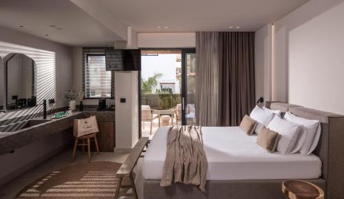 Deluxe Queen Room