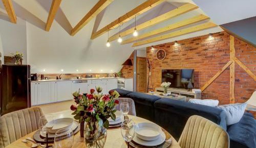 Three-Bedroom Deluxe Apartment