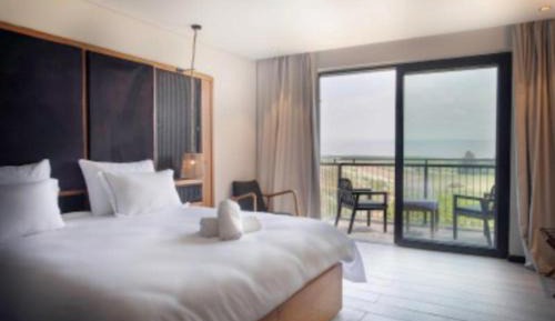 Deluxe Balcony Suite 