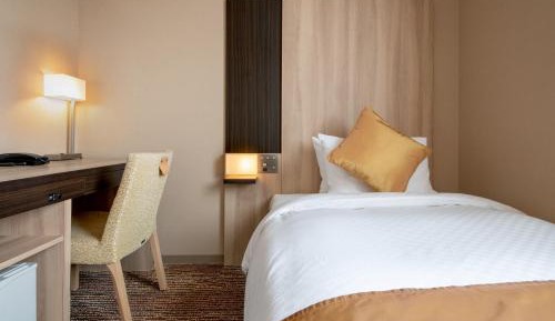 Single Room with Shower - Non-Smoking