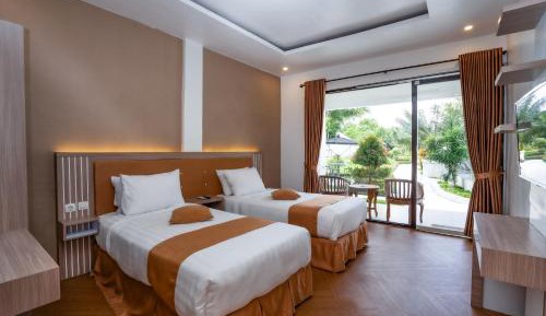 Twin Room with Pool View