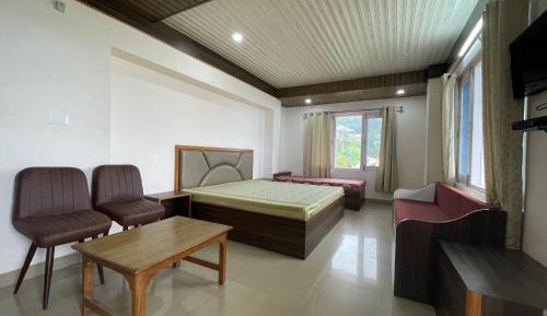 Deluxe Double or Twin Room with Mountain View