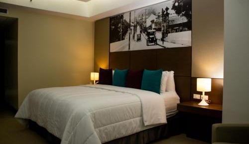 Deluxe King Suite