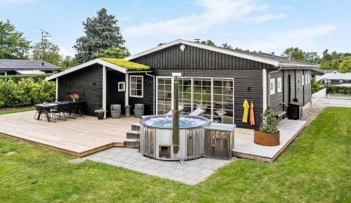Three-Bedroom Holiday Home 