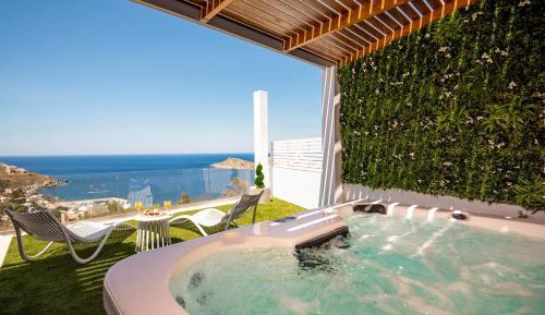 Deluxe Suite with Spa Bath