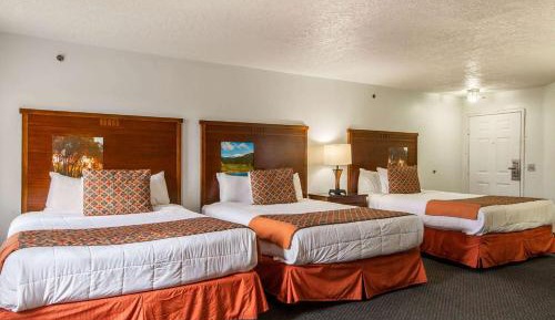 Family Suite with Three Queen Beds - Non-Smoking