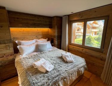 Two-Bedroom Apartment with Mountain View