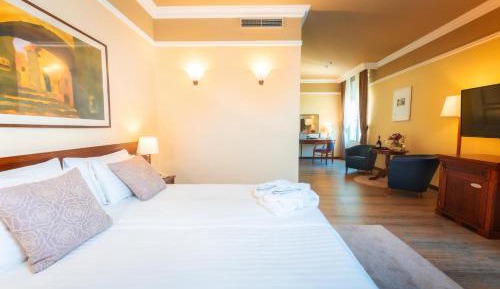 Junior Suite with Garden View