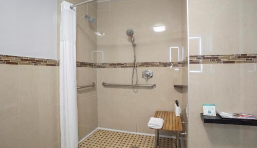 Deluxe Queen Room - Disability Access/Non-Smoking