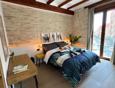 Two-Bedroom Deluxe Apartment with Balcony