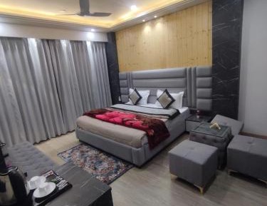 Suite with Mountain View