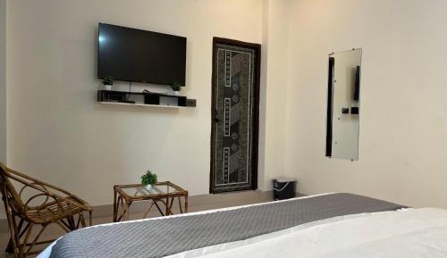Deluxe Double Room (2 Adults + 1 Child)