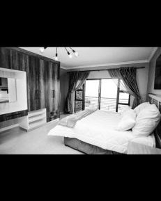 Deluxe One-Bedroom Apartment