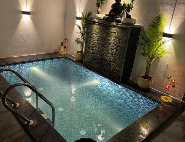 Deluxe Room (2 Adults + 1 Child)