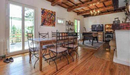 Three-Bedroom Holiday Home 