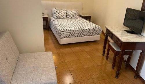 Family Room (5 Adults)