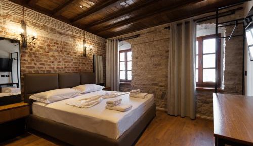Double Room (1 Adult + 1 Child)
