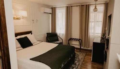 Queen Room