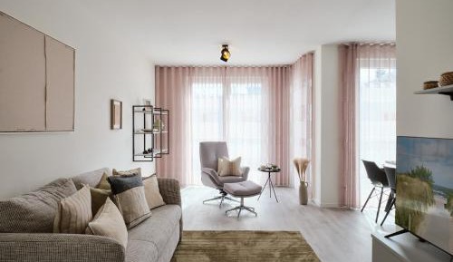 Apartment with Lake View