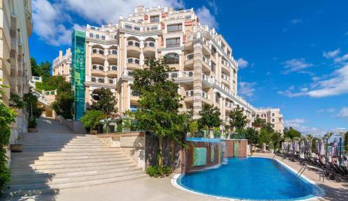One-Bedroom Apartment with Sea View