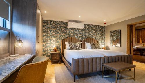 Deluxe King Suite