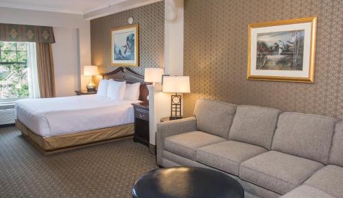 Grand King Room with Mountain View