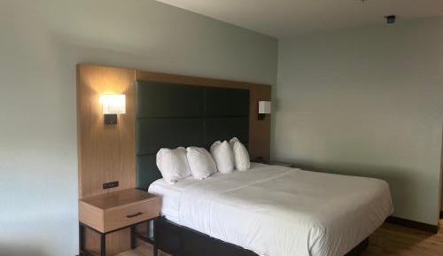 King Suite with Hearing Access and Bathtub with Grab Bars, Non-Smoking