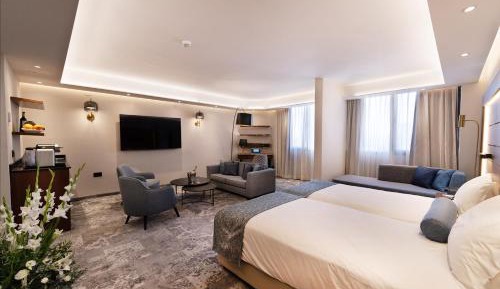 Honeymoon Suite