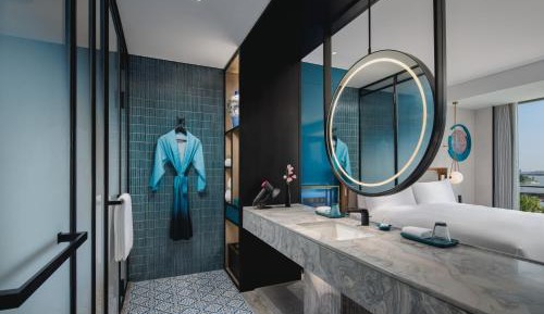 1 King Premium Jinji Lake View 