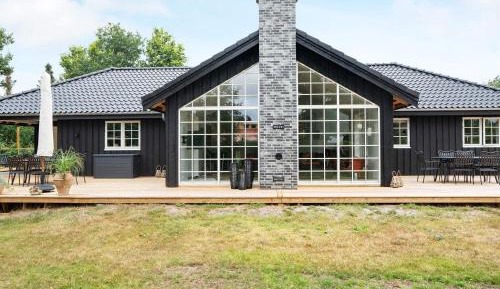 Three-Bedroom Holiday Home 