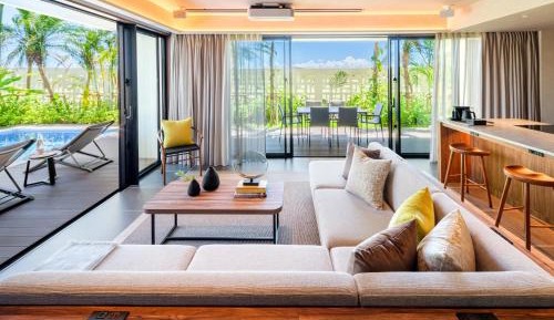 The Seven Pool Suite 
