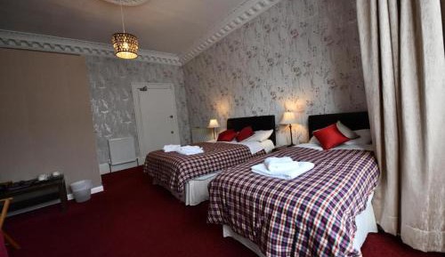 Quadruple Room with Private Bathroom